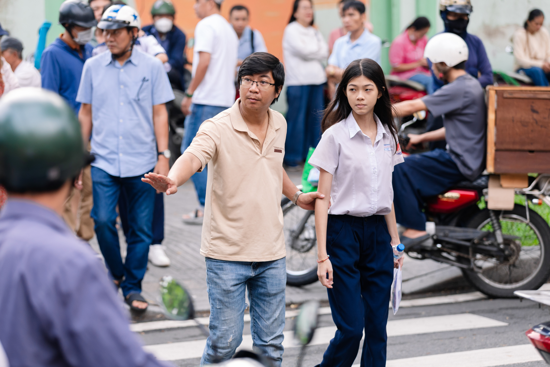 Thi vào lớp 10 TP.HCM buổi cuối cùng: Bắt đầu thời gian làm bài môn Toán! - Ảnh 5.