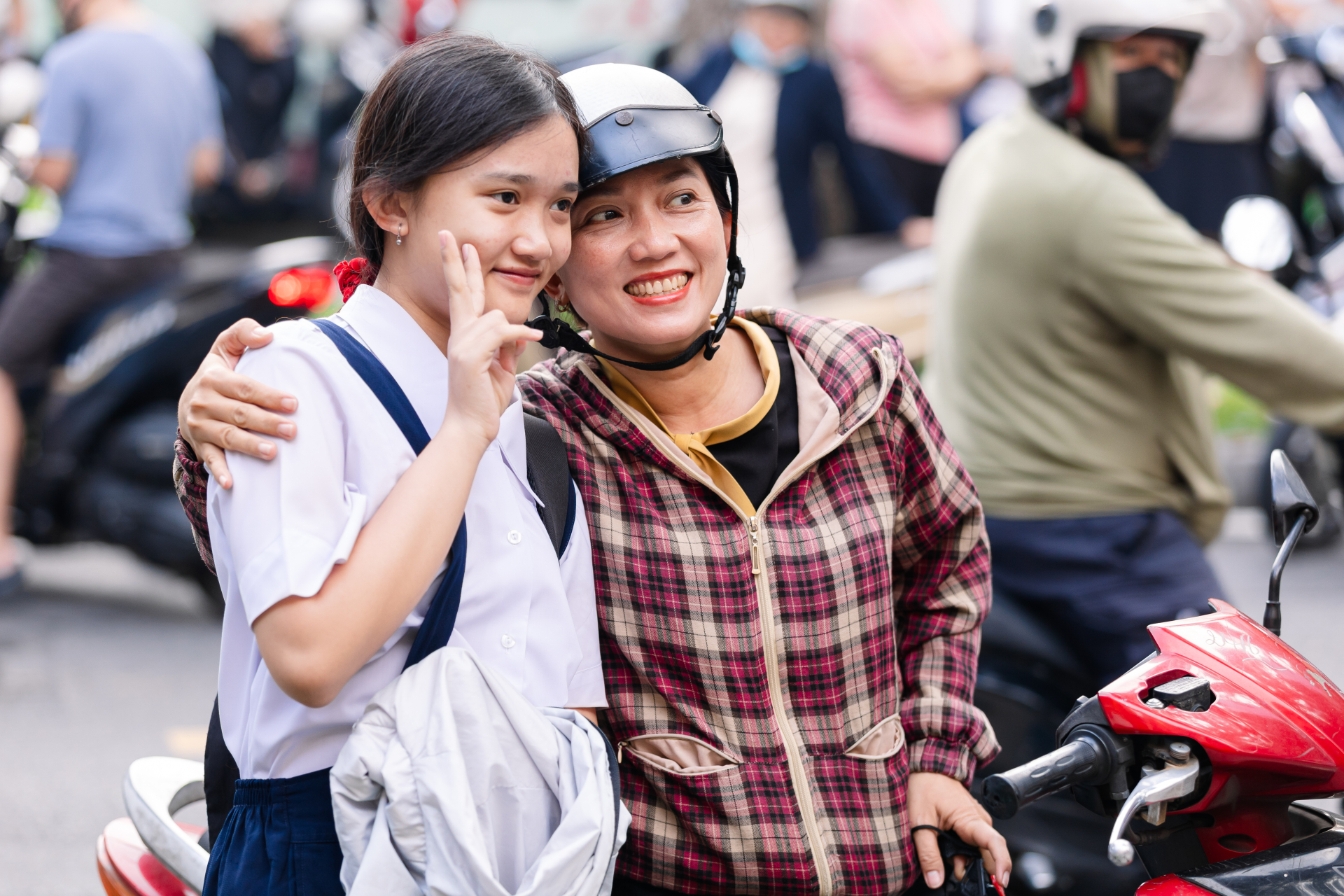 Thi vào lớp 10 TP.HCM buổi cuối cùng: Bắt đầu thời gian làm bài môn Toán! - Ảnh 4.