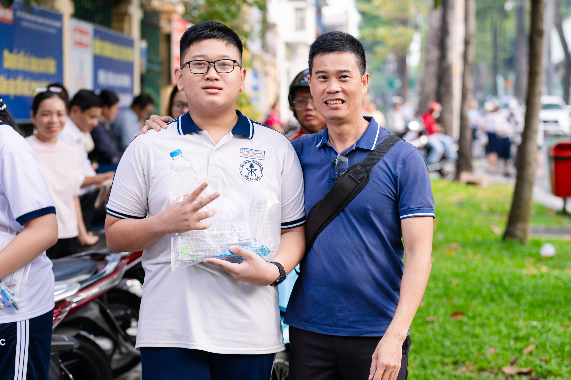 Thi vào lớp 10 TP.HCM buổi cuối cùng: Bắt đầu thời gian làm bài môn Toán! - Ảnh 3.