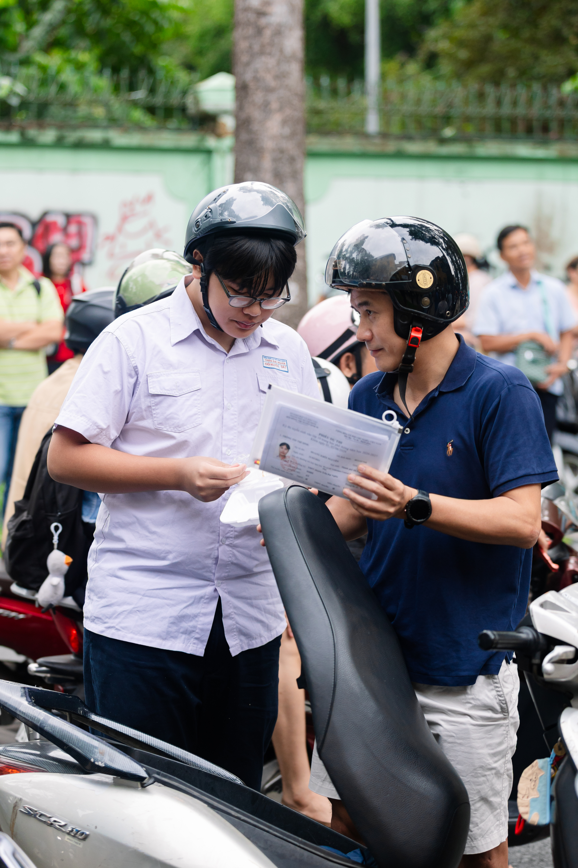 Thi vào lớp 10 TP.HCM buổi đầu tiên: Bắt đầu giờ làm bài môn Văn, chủ đề năm nay sẽ thú vị cỡ nào? - Ảnh 5.