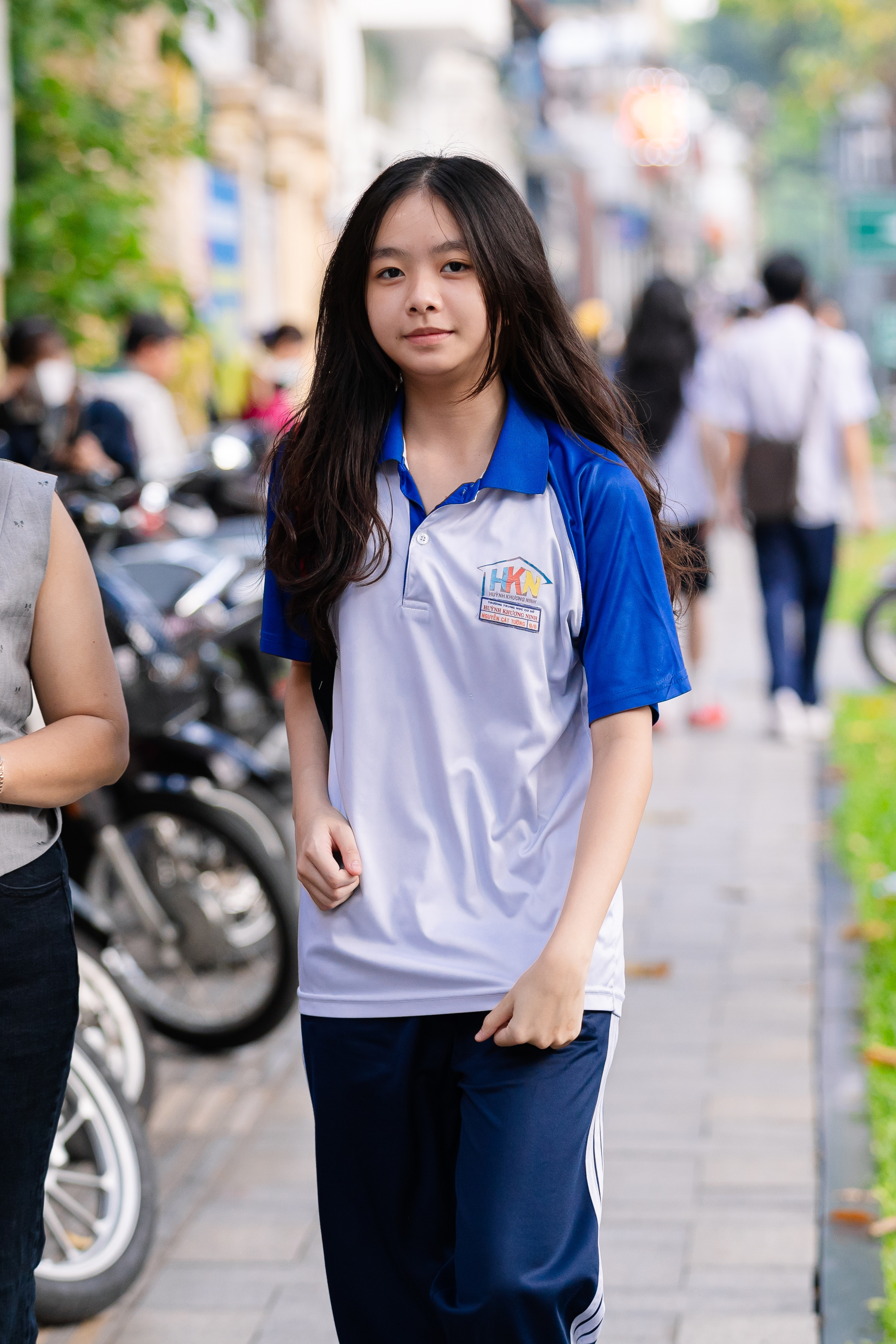 Thi vào lớp 10 TP.HCM buổi cuối cùng: Bắt đầu thời gian làm bài môn Toán! - Ảnh 2.