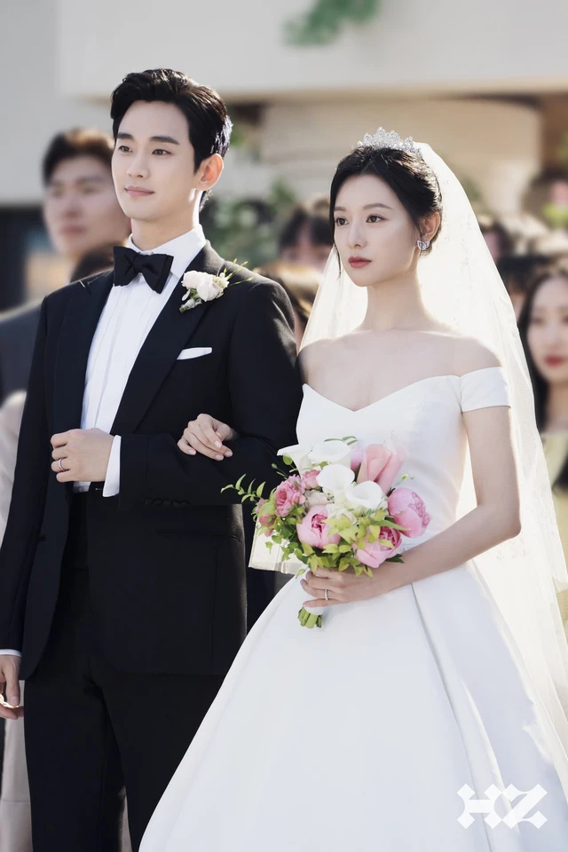 Bùng nổ bằng chứng Kim Soo Hyun - Kim Ji Won hẹn hò, nàng quyết nắm tay chàng vượt ngàn chông gai?- Ảnh 2.