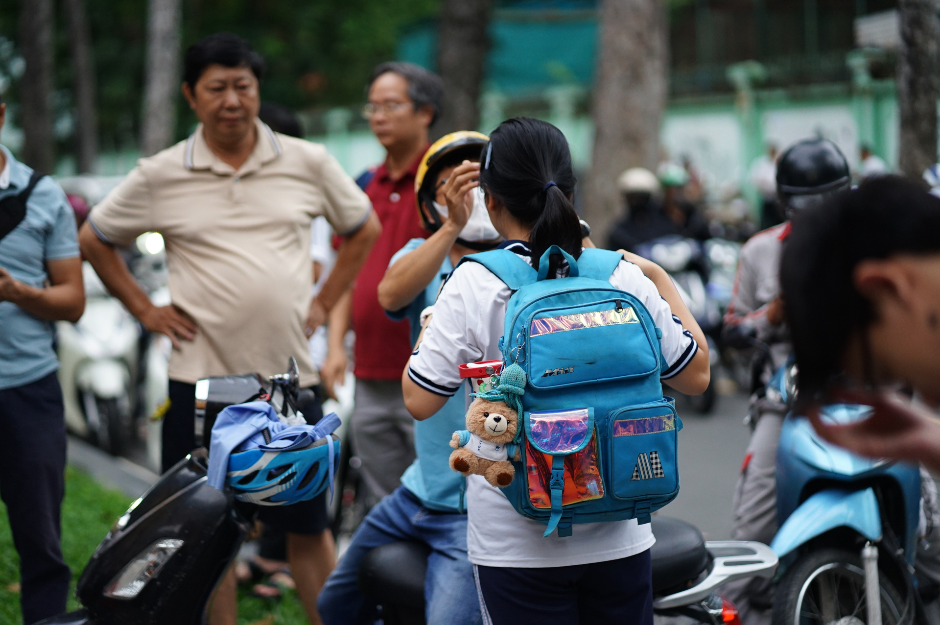 Thi vào lớp 10 TP.HCM buổi đầu tiên: Bắt đầu giờ làm bài môn Văn, chủ đề năm nay sẽ thú vị cỡ nào? - Ảnh 12.
