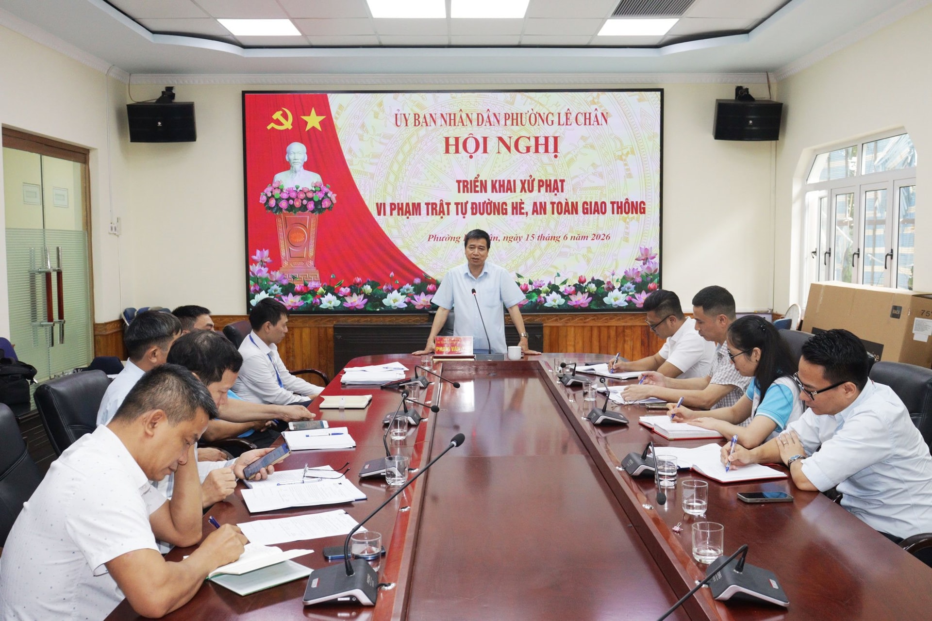 Từ 15/6, lực lượng chức năng bắt đầu phạt nguội tại 8 tuyến đường, đặc biệt tập trung xử lý các vi phạm sau- Ảnh 2.