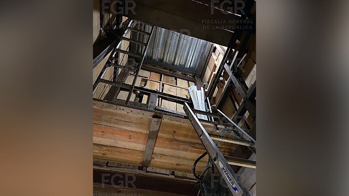 Phát hiện đường hầm buôn lậu xuyên biên giới dài 265m từ Mexico sang Mỹ, ngụy trang tinh vi dưới nhà dân- Ảnh 2.