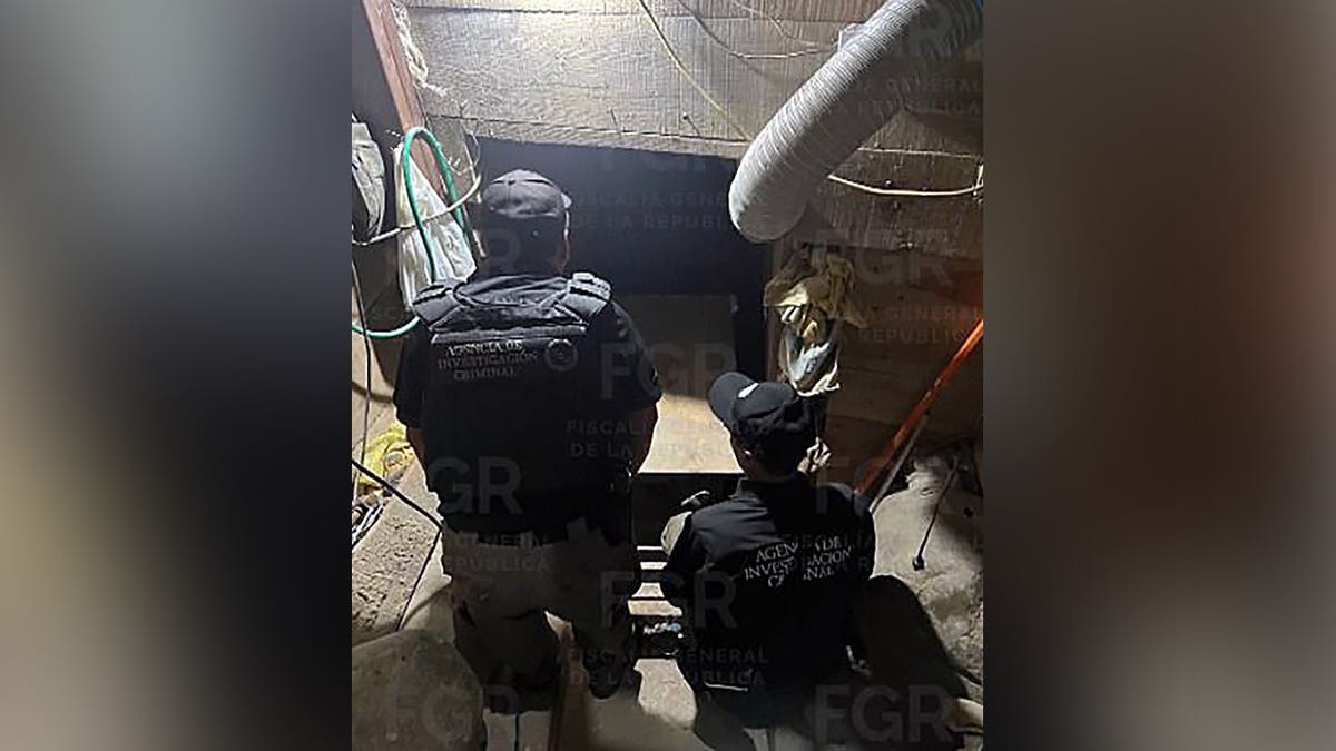 Phát hiện đường hầm buôn lậu xuyên biên giới dài 265m từ Mexico sang Mỹ, ngụy trang tinh vi dưới nhà dân- Ảnh 1.