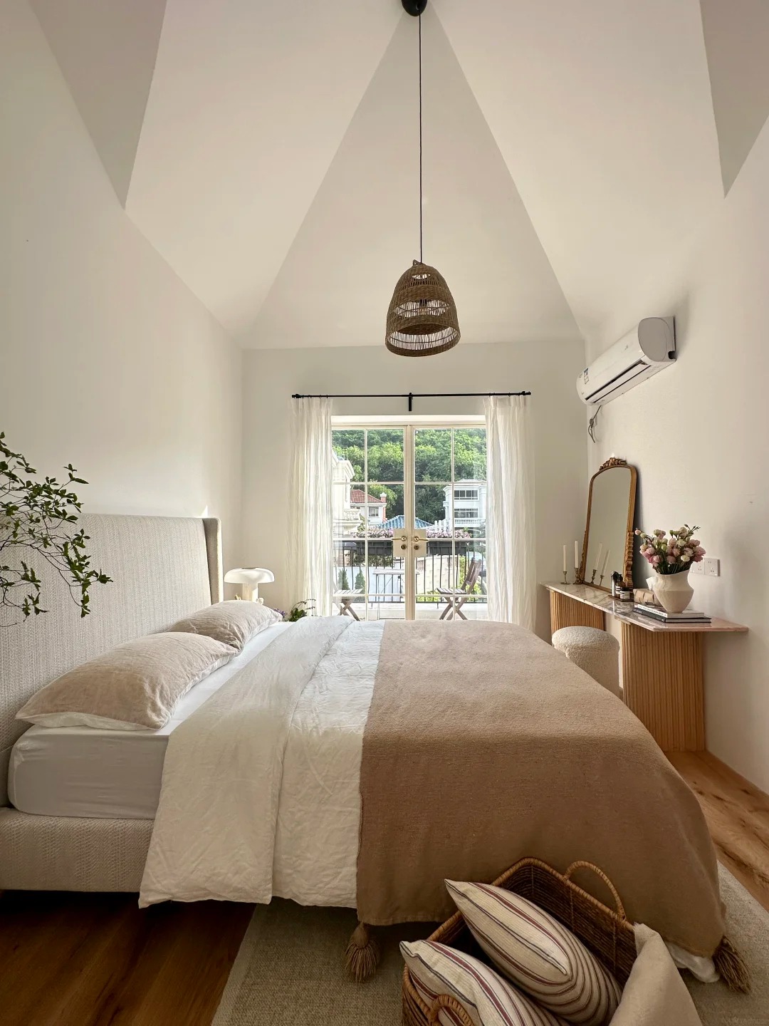 Căn biệt thự 850m2 bên hồ, tiện nghi như resort khép kín của người phụ nữ không đi làm, không kết hôn - Ảnh 14.