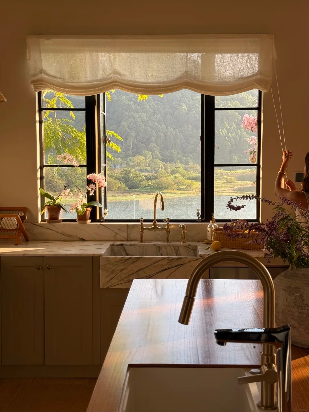 Căn biệt thự 850m2 bên hồ, tiện nghi như resort khép kín của người phụ nữ không đi làm, không kết hôn - Ảnh 12.
