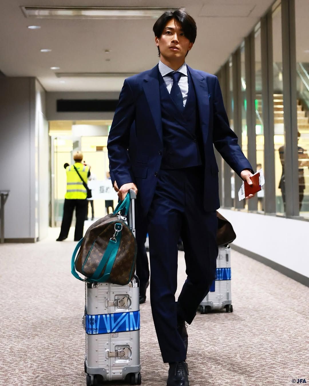 World Cup 2026 biến thành Fashion Week: Sân bay toàn trai đẹp mặc chất, đội tuyển 52 năm mới quay lại 