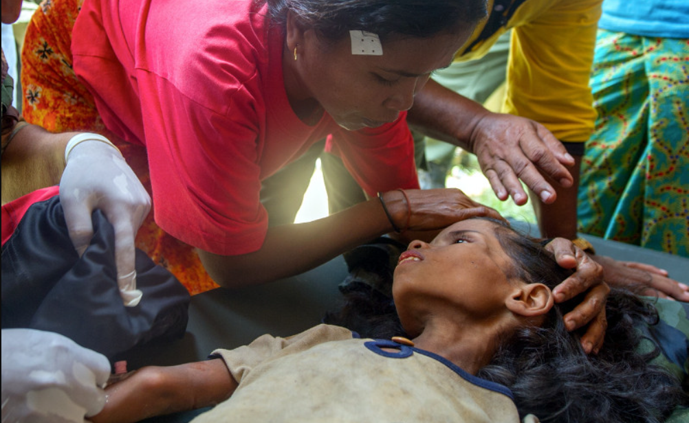 2 nữ sinh mất tích 47 ngày giữa rừng sâu: Tìm thấy chỉ còn da bọc xương, lời kể khiến nhiều người ám ảnh - Ảnh 2.