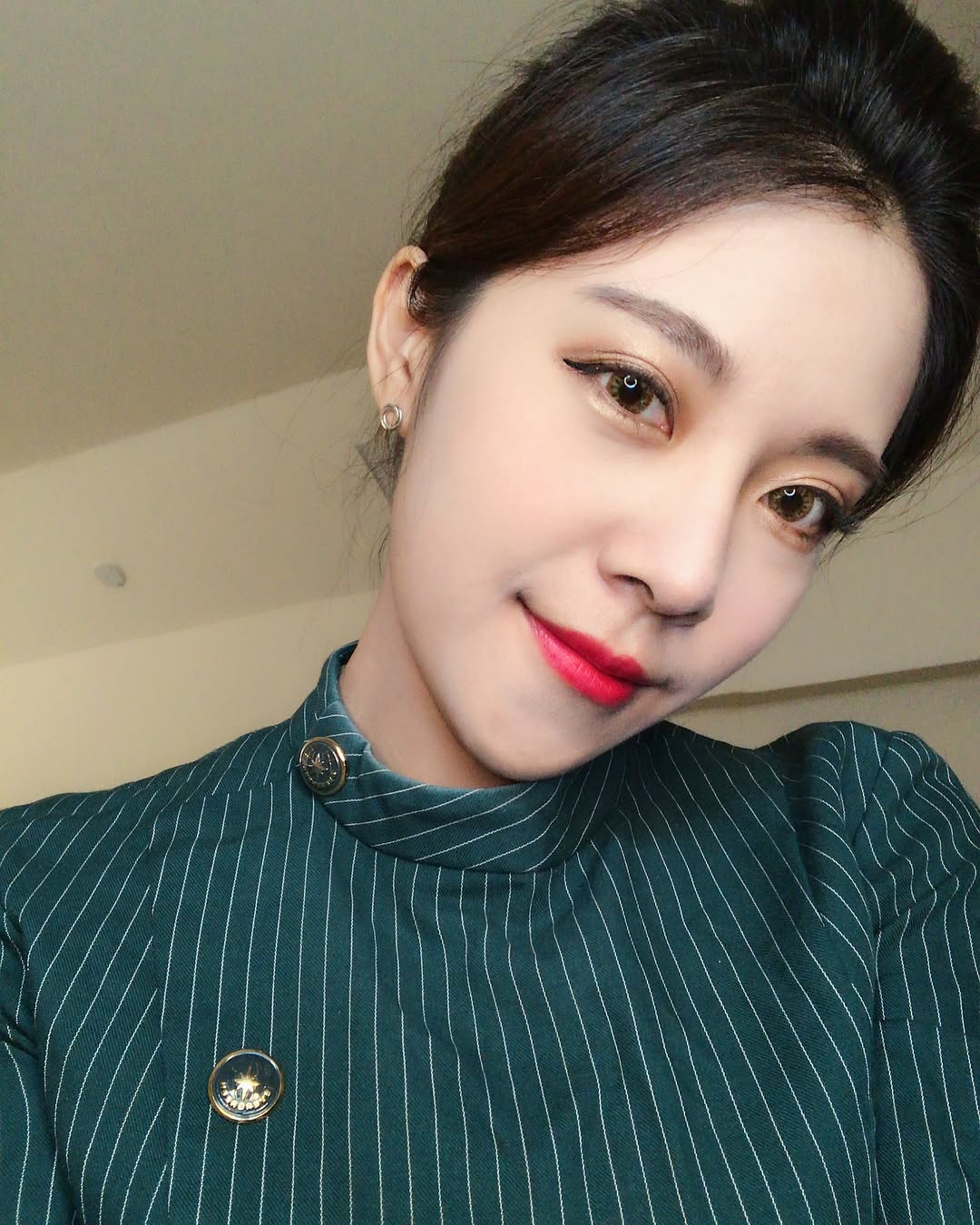 Tiếp viên hàng không đổi đời nhờ đưa khăn giấy cho hành khách lau nước mắt: 10 năm sau giàu đến mức ở resort như ở nhà - Ảnh 3.