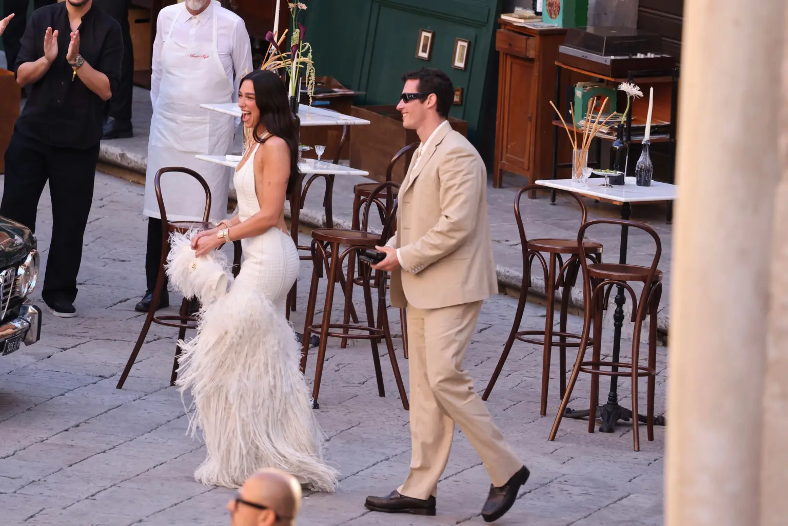 Đám cưới kéo dài 3 ngày của cặp đôi Dua Lipa và Callum Turner vẫn bị phản đối- Ảnh 1. Đám cưới kéo dài 3 ngày của cặp đôi Dua Lipa và Callum Turner vẫn bị phản đối- Ảnh 1.