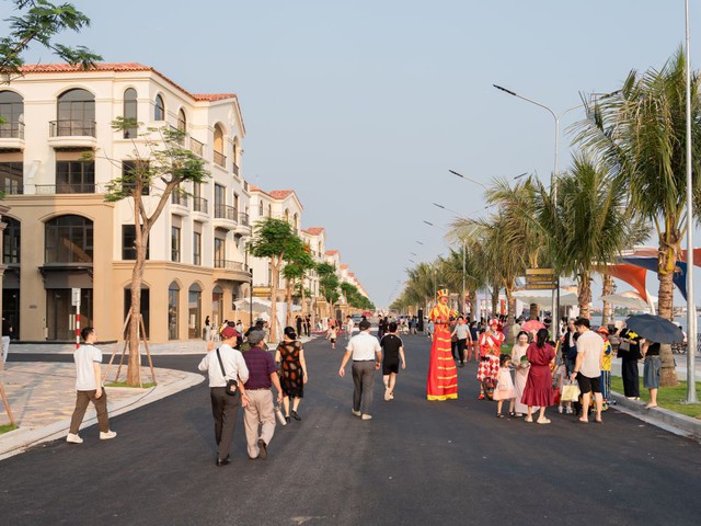 Royal Boulevard: Nơi dòng tiền bền vững và chất sống thượng lưu cùng thăng hoa - Ảnh 1. Royal Boulevard: Nơi dòng tiền bền vững và chất sống thượng lưu cùng thăng hoa - Ảnh 1.