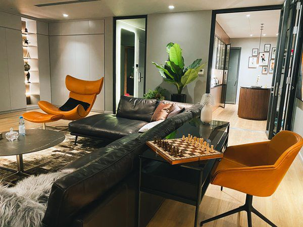 Nam MC cưới cô tiếp viên hàng không kém 8 tuổi: Mua đứt penthouse tặng vợ, độ cưng chiều ngang tổng tài ngôn tình- Ảnh 5.