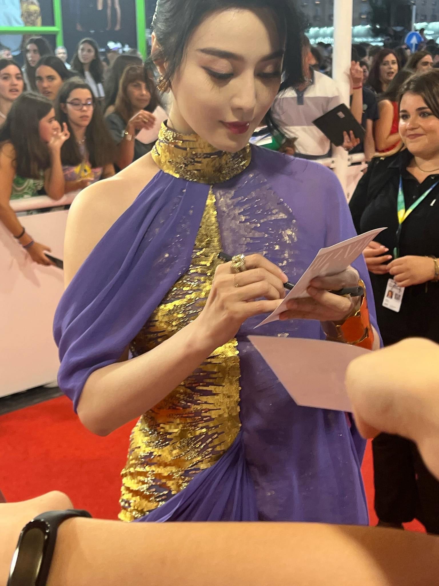 Mỹ nhân ngồi uống nước dừa mà đẹp như tranh vẽ, 20 năm chưa bao giờ biết xấu- Ảnh 6.