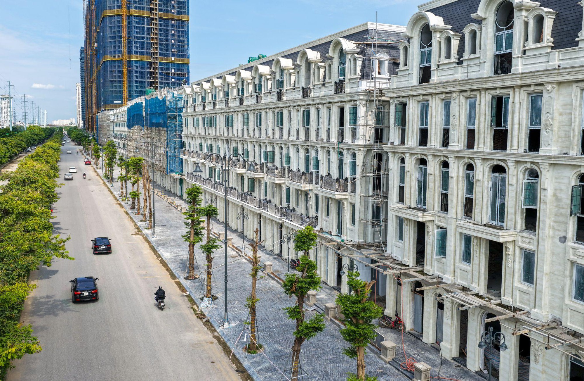 Cận cảnh đại lộ ánh sáng đang thành hình trên trục đường 40m ven sông Hồng tại Ciputra - Ảnh 3.