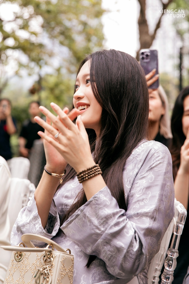 Doãn Hải My lên đồ đi ăn cưới là rõ đẳng cấp Top 10 Hoa hậu Việt Nam, khác hẳn style nhạt nhạt thường ngày- Ảnh 4.