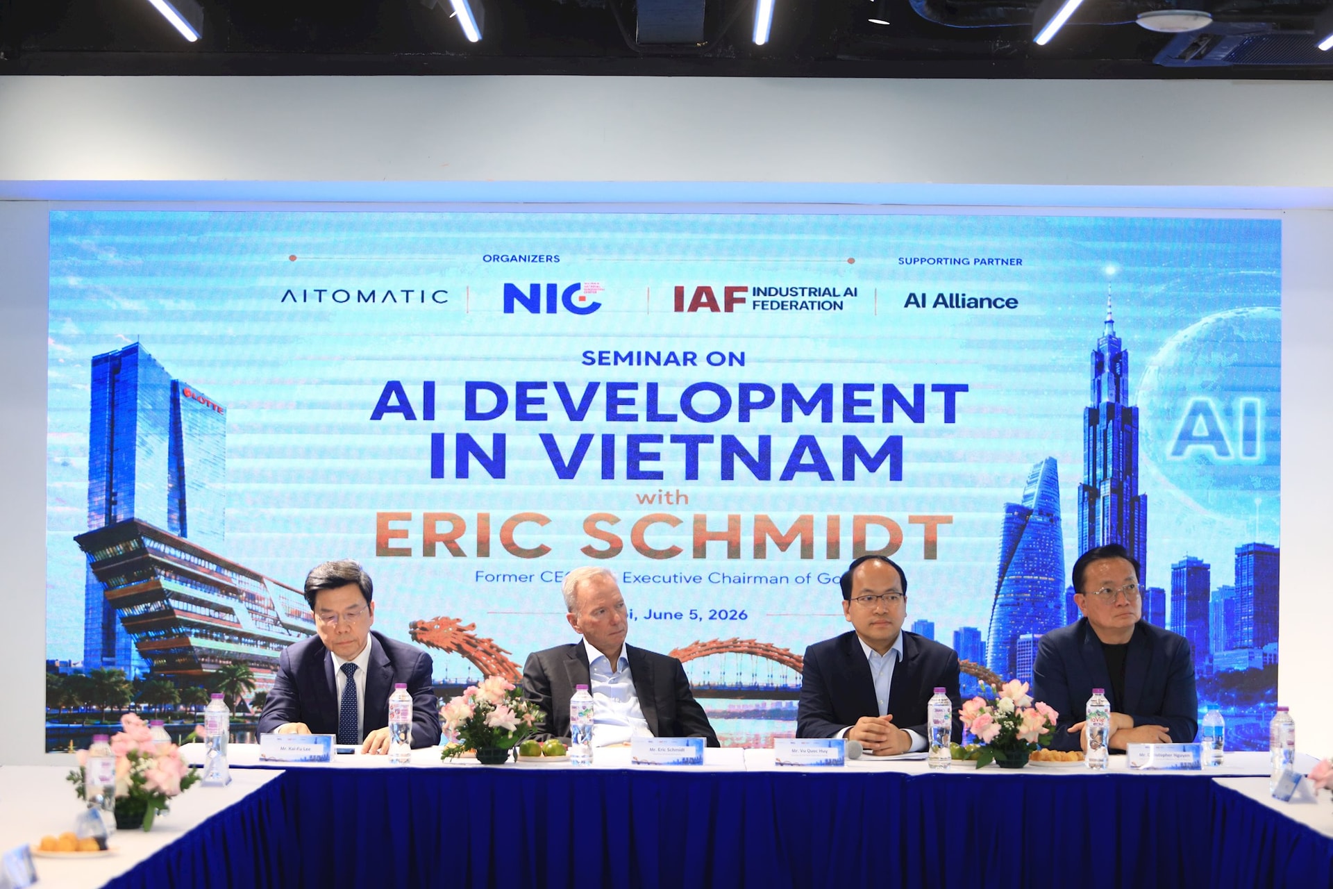 Gặp Tổng Bí thư, Chủ tịch nước, cựu CEO Google muốn hỗ trợ Việt Nam khai thác “mỏ vàng” trị giá 5.000 tỷ USD- Ảnh 3.