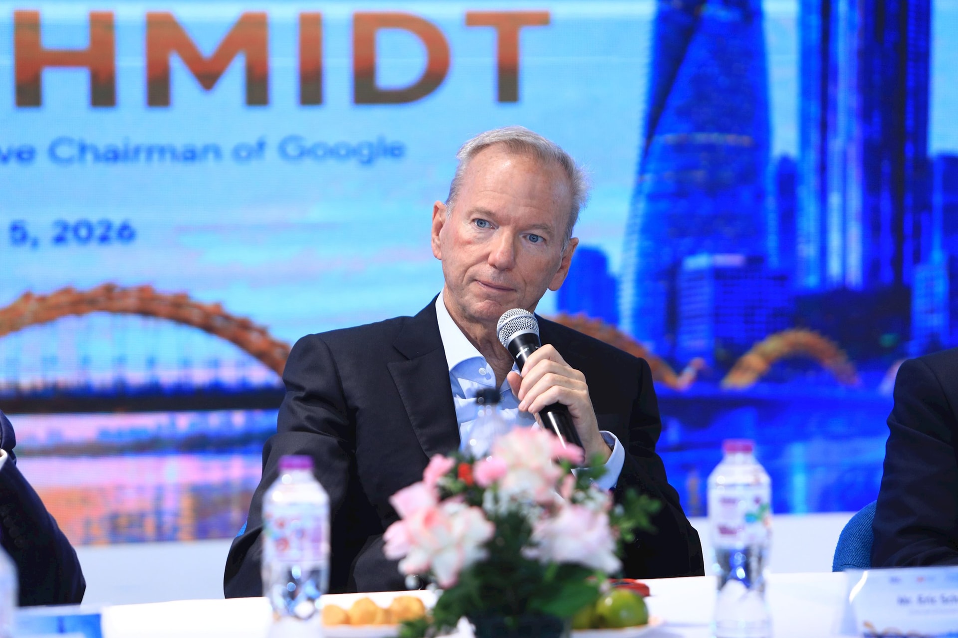 Gặp Tổng Bí thư, Chủ tịch nước, cựu CEO Google muốn hỗ trợ Việt Nam khai thác “mỏ vàng” trị giá 5.000 tỷ USD- Ảnh 4.