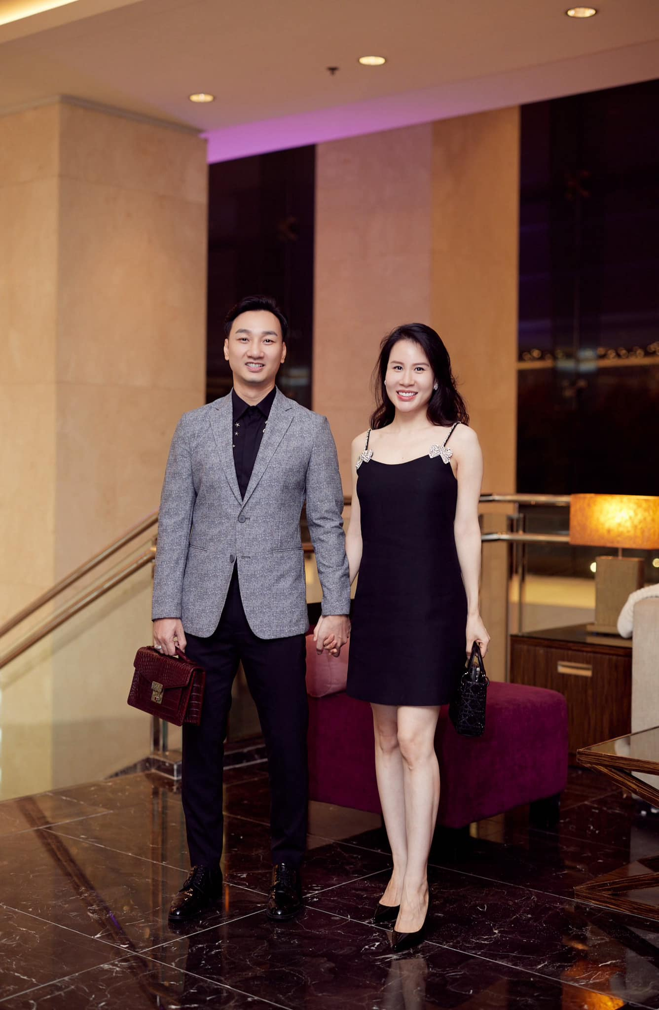 Nam MC cưới cô tiếp viên hàng không kém 8 tuổi: Mua đứt penthouse tặng vợ, độ cưng chiều ngang tổng tài ngôn tình- Ảnh 2.