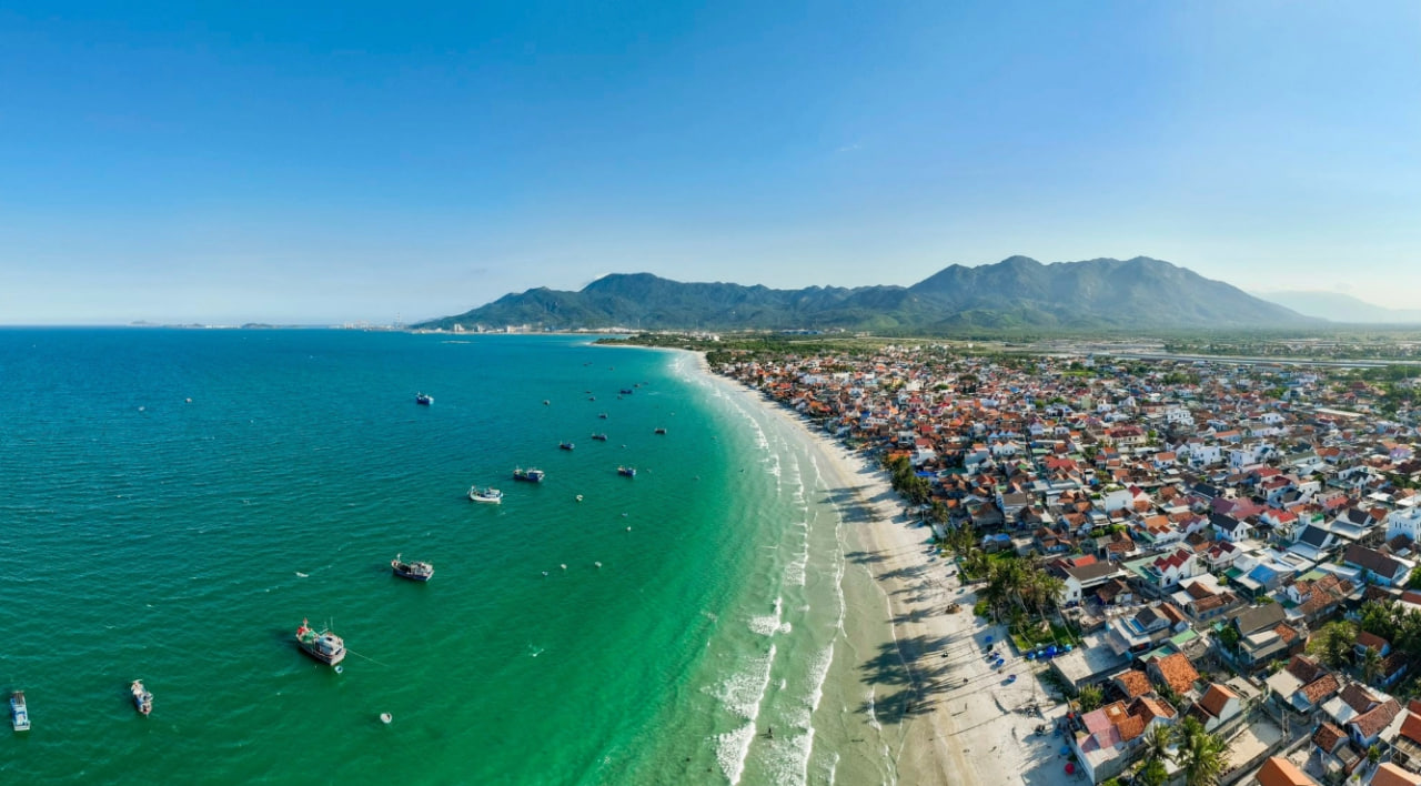 Đi mệt đến mức phải "lết" cát, bãi biển cách Nha Trang 49km này lại khiến khách Tây thảng thốt: "Đẹp nhất Việt Nam!"- Ảnh 8.