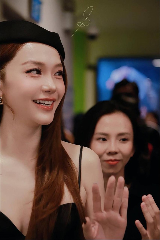 Minh Hằng diện đồ sexy, chạy như bay trên cao gót tạo nên khung hình chấn động- Ảnh 7.
