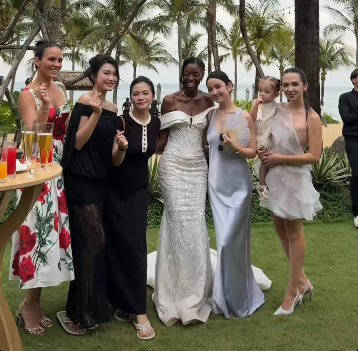 Doãn Hải My lên đồ đi ăn cưới là rõ đẳng cấp Top 10 Hoa hậu Việt Nam, khác hẳn style nhạt nhạt thường ngày- Ảnh 10.