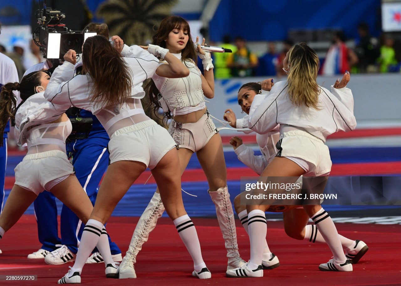HOT nhất hôm nay: Lisa (BLACKPINK) chính thức làm nên lịch sử tại World Cup, sốc hơn là không hở bạo - Ảnh 7.