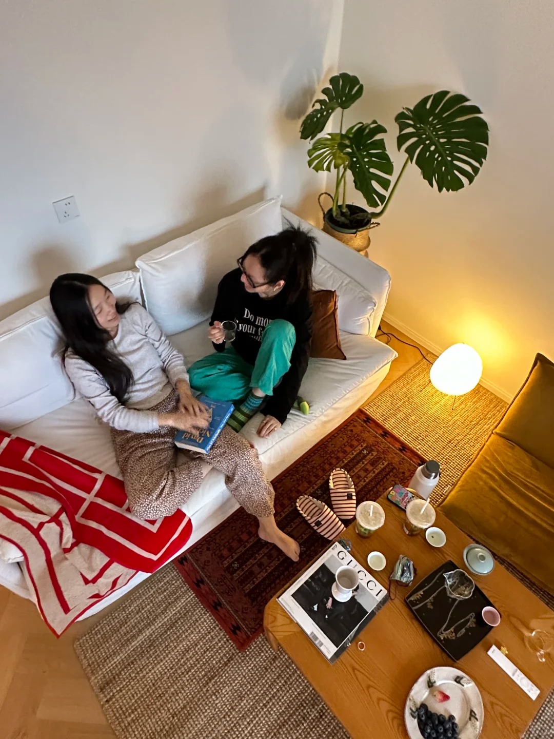 Vì sao người đi làm có ngày nghỉ, học sinh có kỳ nghỉ, còn làm mẹ gần như không có khái niệm tan ca?- Ảnh 1.