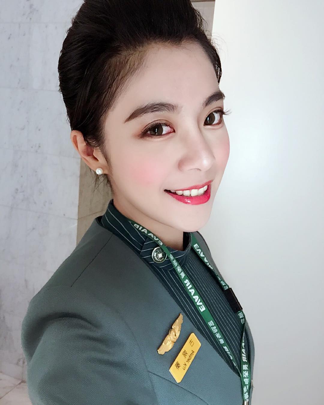 Tiếp viên hàng không đổi đời nhờ đưa khăn giấy cho hành khách lau nước mắt: 10 năm sau giàu đến mức ở resort như ở nhà - Ảnh 1.