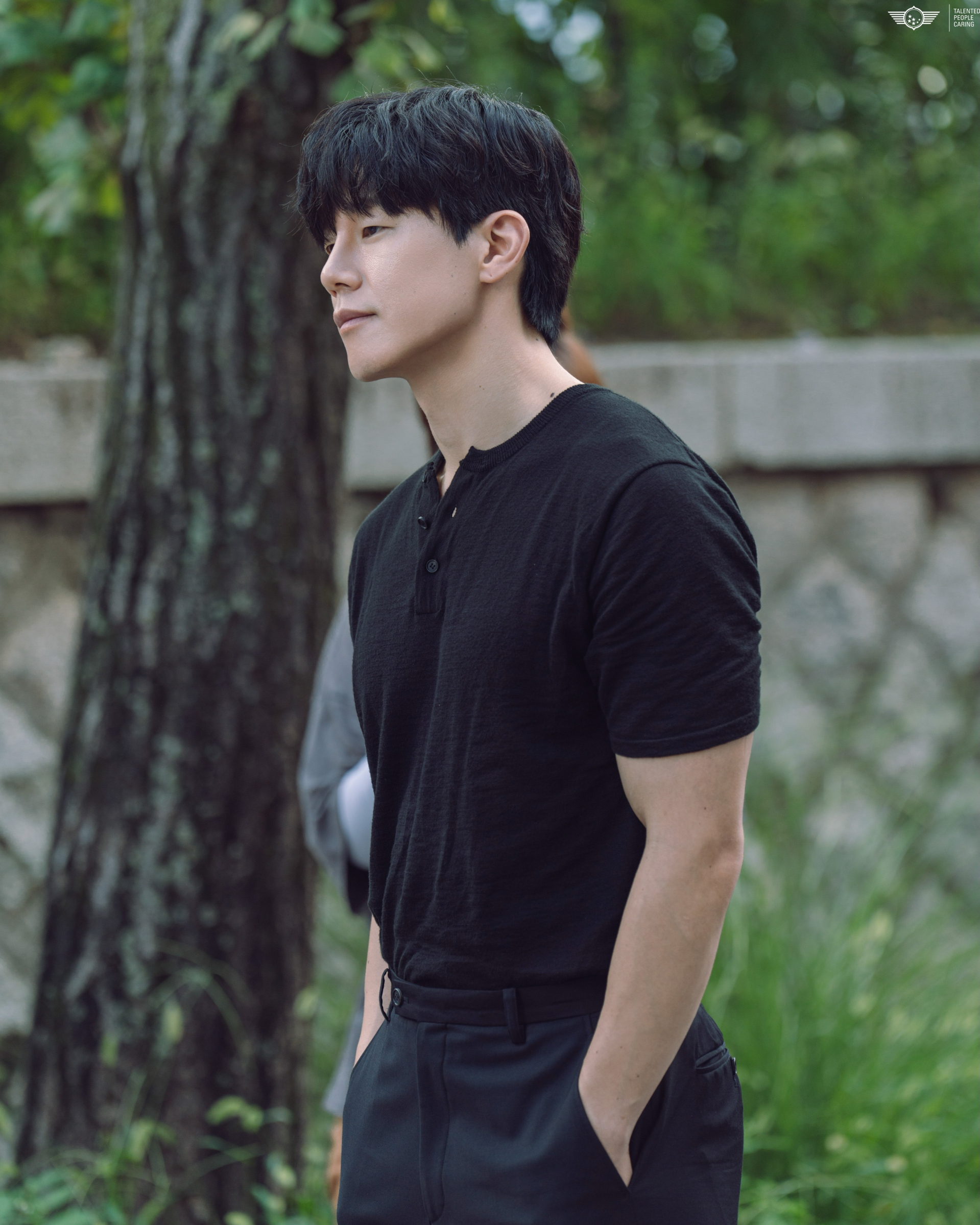 “Thầy giáo” bảnh nhất lúc này: U50 body hết nước chấm, cùng vợ làm thành couple mặc chất suốt một thập kỷ- Ảnh 3.