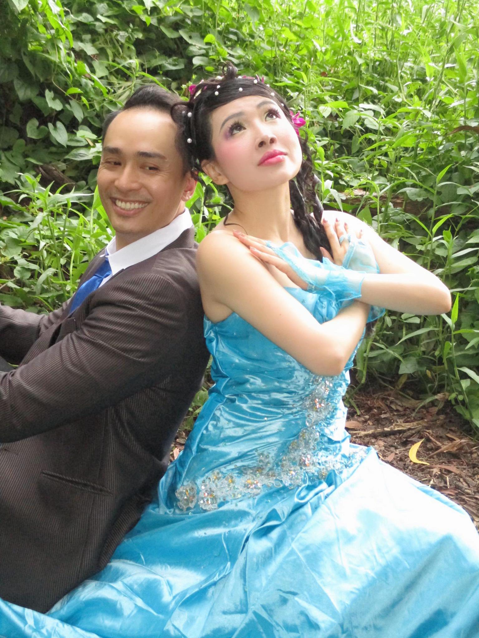 Đằng sau bộ ảnh cưới độc lạ khiến MXH rần rần: Chú rể điển trai dành cả một thập kỷ chờ cái gật đầu của "bà trùm nông sản"- Ảnh 9.