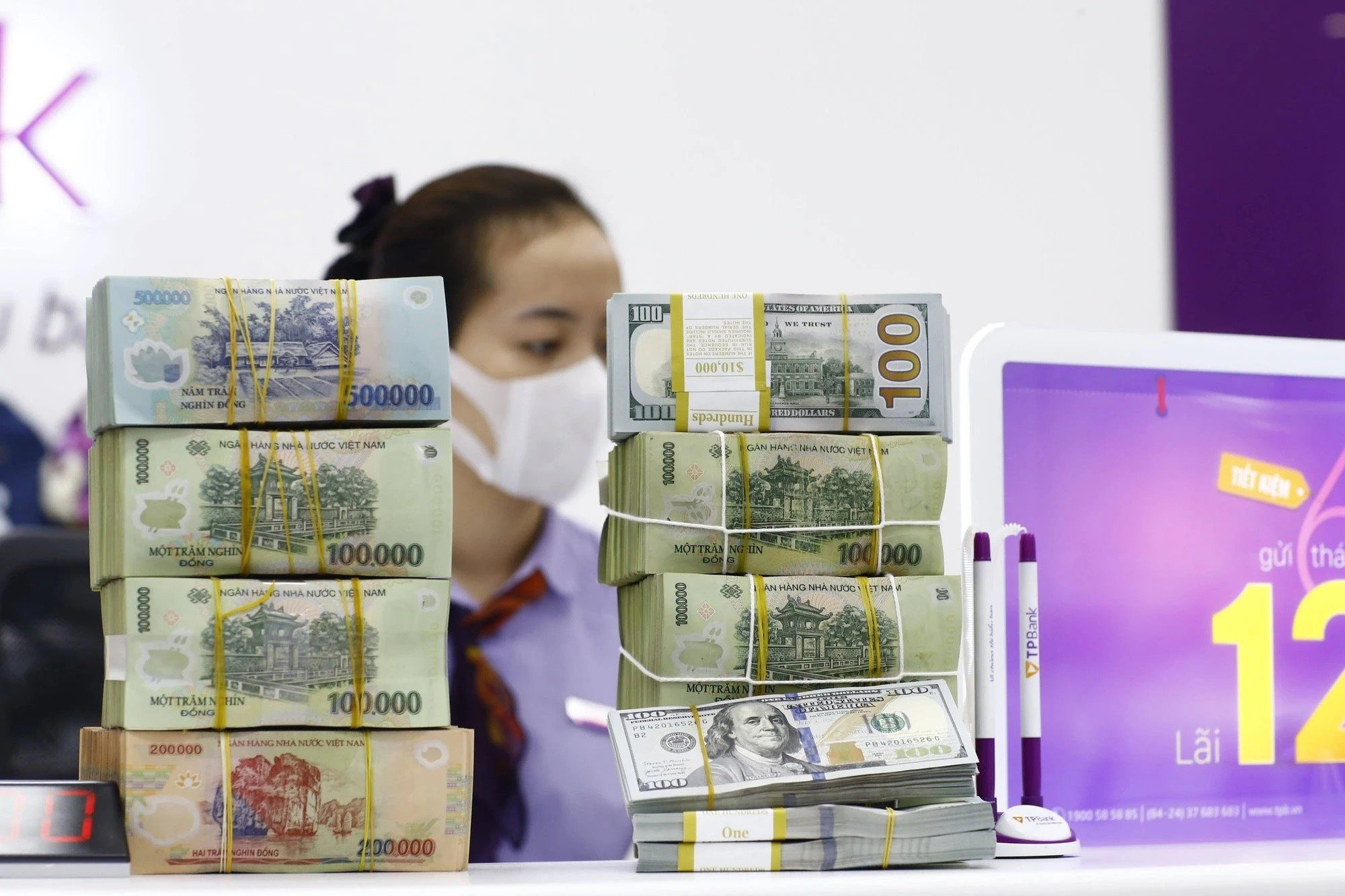 Lãi suất ngân hàng 30/6 tại Agribank, Vietcombank, BIDV, VietinBank, MB, Sacombank, HDBank,...- Ảnh 1.