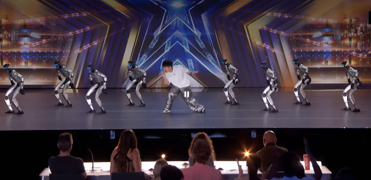 Robot hình người nhảy nhạc Lady Gaga trên sân khấu America’s Got Talent gây bão tại Mỹ- Ảnh 1. Robot hình người nhảy nhạc Lady Gaga trên sân khấu America’s Got Talent gây bão tại Mỹ- Ảnh 1.