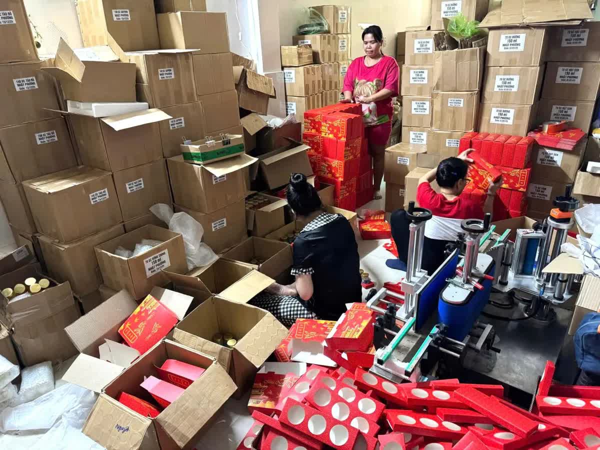 Hơn 70.000 hũ yến chưng sẵn được làm giả như thế nào?- Ảnh 6. Hơn 70.000 hũ yến chưng sẵn được làm giả như thế nào?- Ảnh 6.