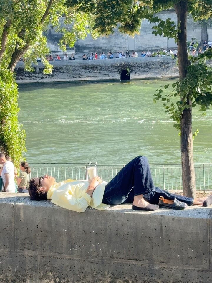 Paris hóa thành biển, London phát cảnh báo khẩn cấp ngày cả Châu Âu biến thành "chảo lửa"- Ảnh 1.