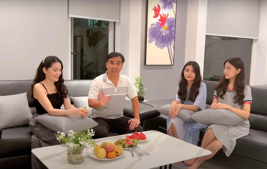 NSƯT ăn lá cây để cầm cự qua ngày giờ là Phó Chủ tịch, ở biệt thự 21 tỷ ngay khu nhà giàu TP.HCM- Ảnh 7. NSƯT ăn lá cây để cầm cự qua ngày giờ là Phó Chủ tịch, ở biệt thự 21 tỷ ngay khu nhà giàu TP.HCM- Ảnh 7.