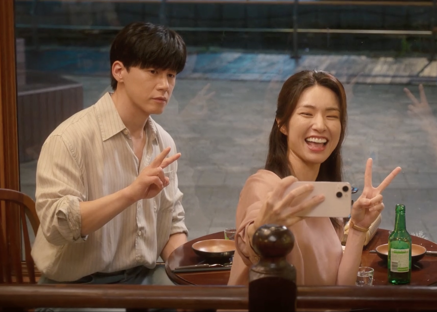 “Thầy giáo” bảnh nhất lúc này: U50 body hết nước chấm, cùng vợ làm thành couple mặc chất suốt một thập kỷ- Ảnh 5.
