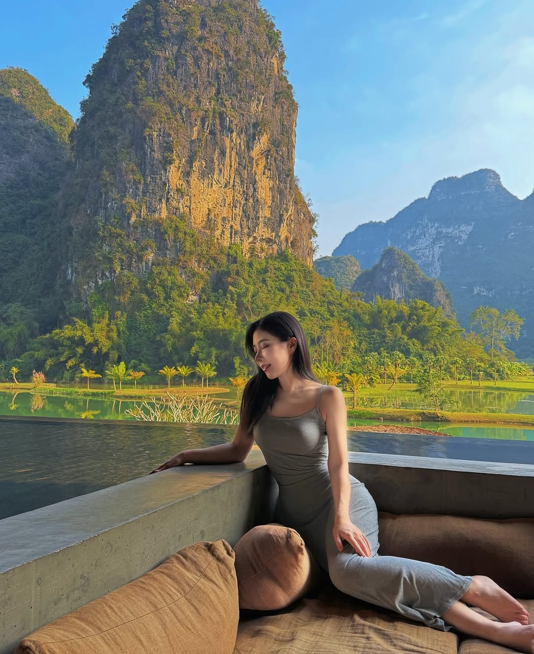 Tiếp viên hàng không đổi đời nhờ đưa khăn giấy cho hành khách lau nước mắt: 10 năm sau giàu đến mức ở resort như ở nhà - Ảnh 12.