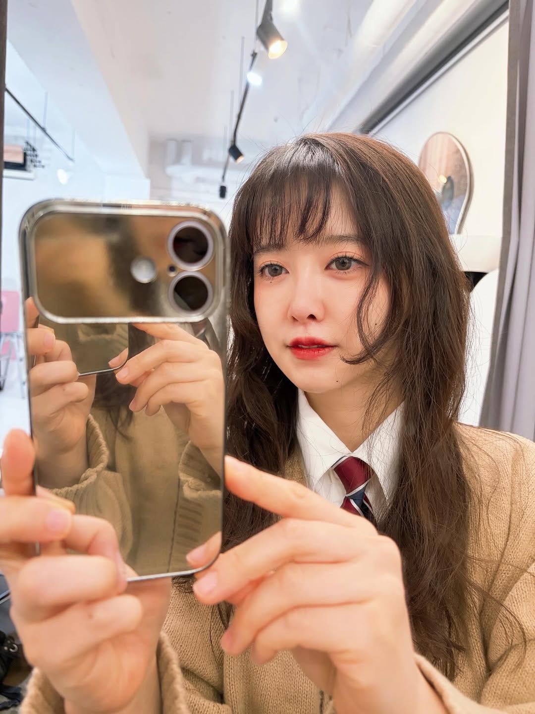 Đố ai làm lại Goo Hye Sun: Đăng 4 ảnh khoe chân nõn nà đã đủ khiến bạn trai tin đồn Lee Min Ho bị réo gọi khắp MXH- Ảnh 4.
