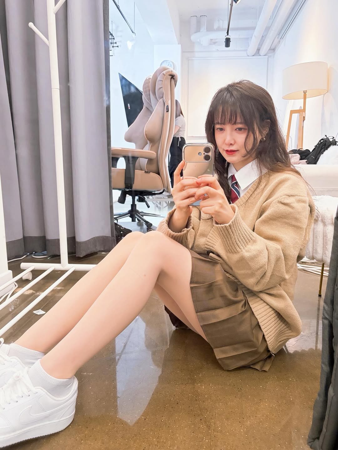 Đố ai làm lại Goo Hye Sun: Đăng 4 ảnh khoe chân nõn nà đã đủ khiến bạn trai tin đồn Lee Min Ho bị réo gọi khắp MXH- Ảnh 2.