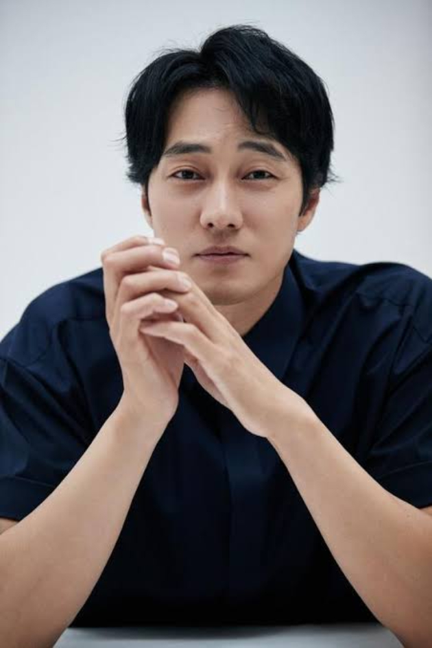 Diện mạo gây sốc của So Ji Sub sau khi cưới vợ kém gần 20 tuổi- Ảnh 8.