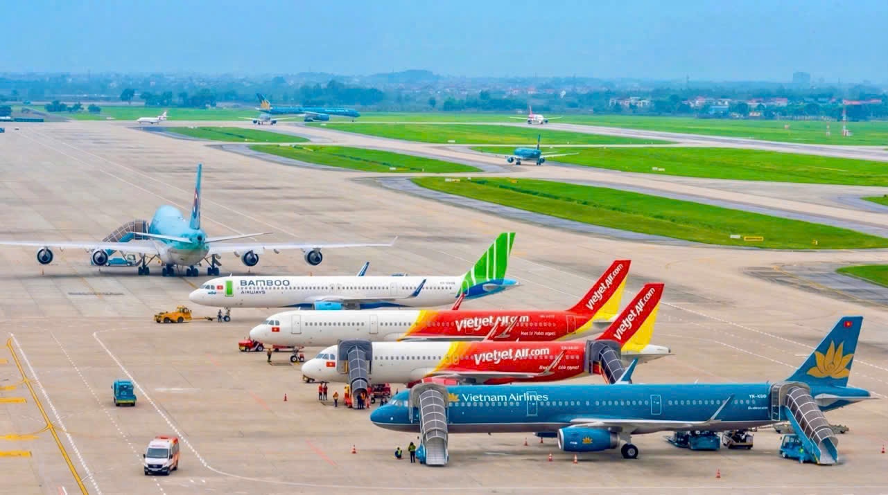 Phát hiện UAV gần sân bay Nội Bài, 16 chuyến bay phải tạm dừng- Ảnh 1.