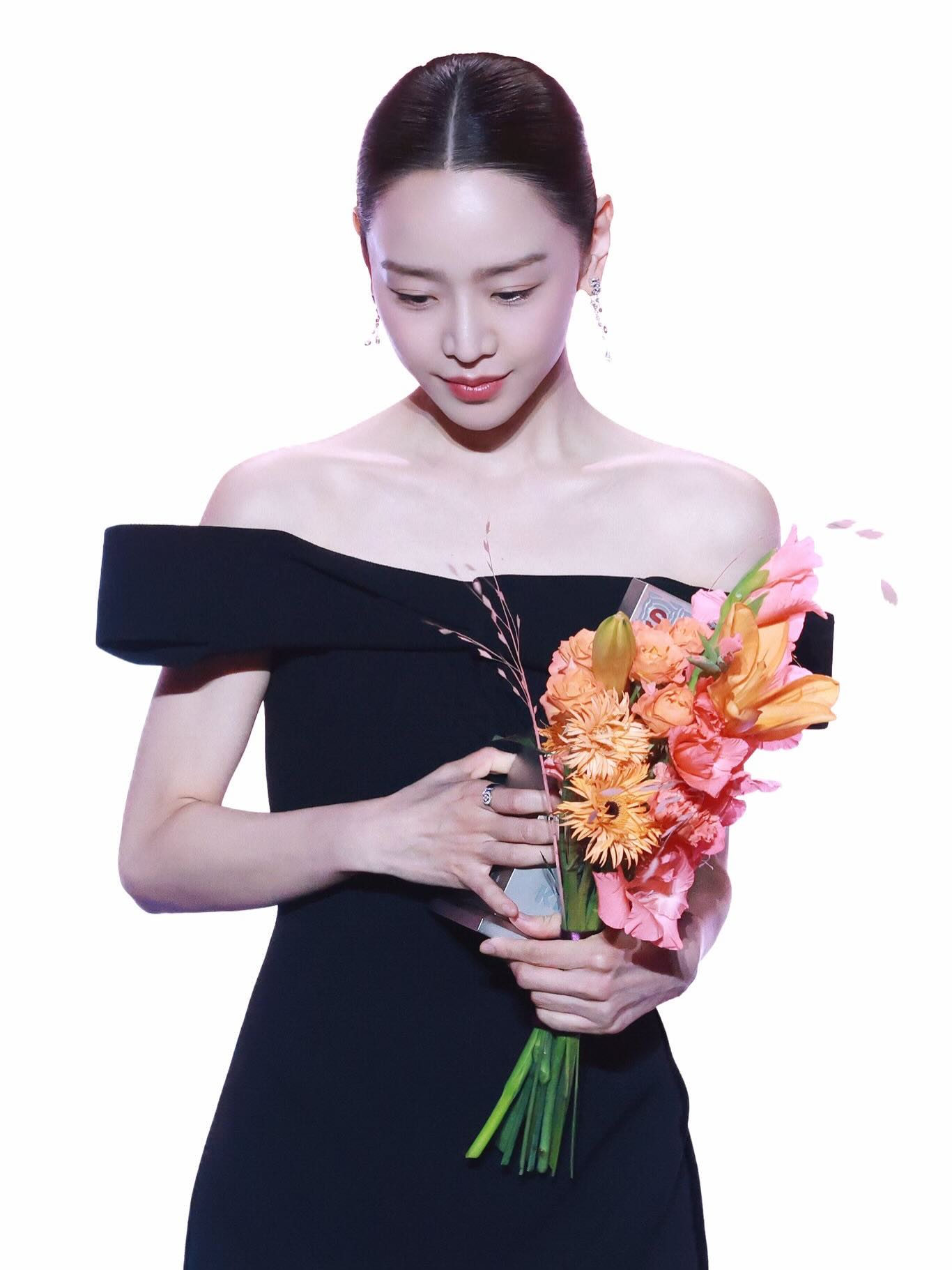 Mỹ nhân đẹp nhất thế giới phải làm nền cho "tình tin đồn" của Trương Lăng Hách- Ảnh 4.