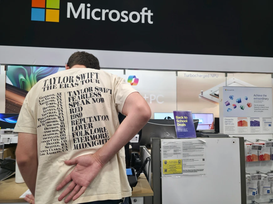 Microsoft tìm lối đi riêng trong cuộc đua AI- Ảnh 2.