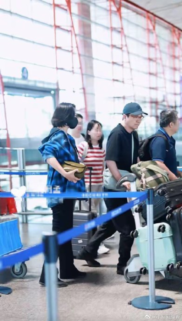 Tóm dính tiểu tam tin đồn phá nát Song Hye Kyo - Hyun Bin đang đi sinh con cho đạo diễn đáng tuổi chú- Ảnh 1. Tóm dính tiểu tam tin đồn phá nát Song Hye Kyo - Hyun Bin đang đi sinh con cho đạo diễn đáng tuổi chú- Ảnh 1.