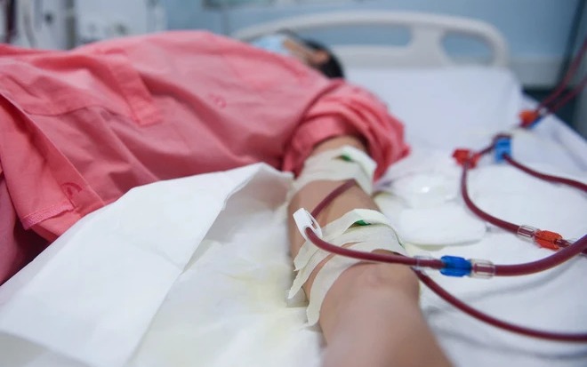 Nam thanh niên mới 28 tuổi đã mắc suy thận, người mẹ thở dài: “Tôi đã nhắc con đừng làm 3 việc này nữa” - Ảnh 1.