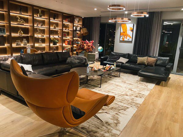 Nam MC cưới cô tiếp viên hàng không kém 8 tuổi: Mua đứt penthouse tặng vợ, độ cưng chiều ngang tổng tài ngôn tình- Ảnh 3.