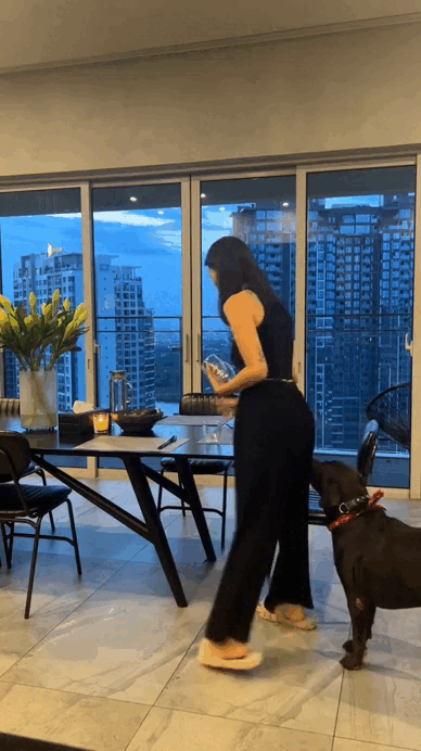 Chị đại showbiz cưới "hồng hài nhi" kém 11 tuổi: Được chồng chăm như em bé, sống trong căn hộ cao cấp, view hướng thẳng sông- Ảnh 5.