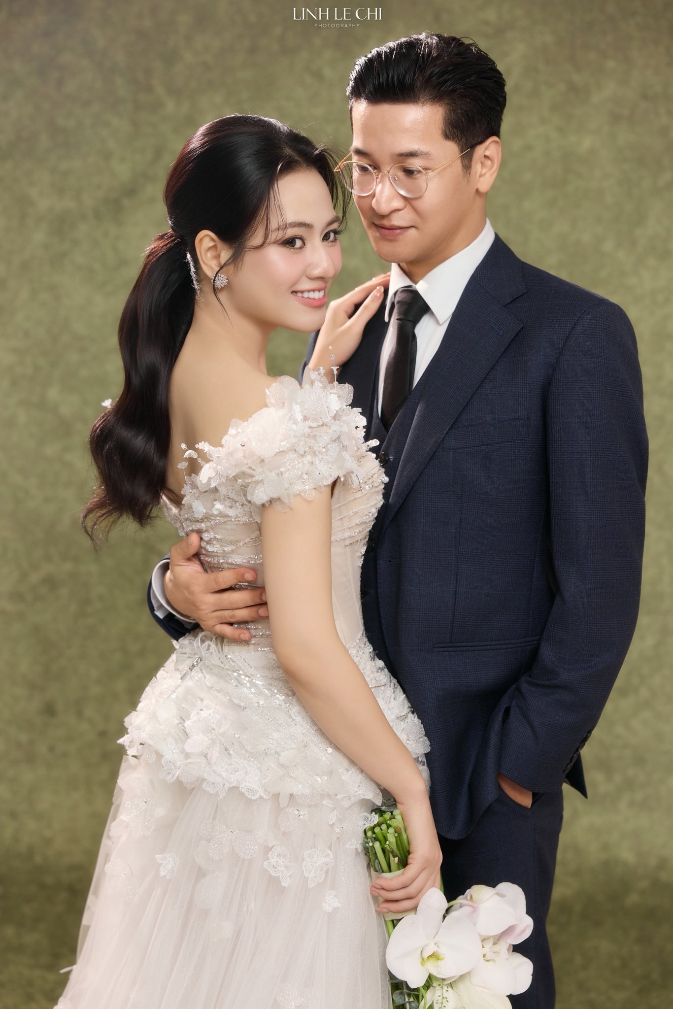 Cặp đôi Vbiz bí mật kết hôn 4 năm mà không ai biết, tướng phu thê rõ mồn một như đúc ra từ một khuôn- Ảnh 6. Cặp đôi Vbiz bí mật kết hôn 4 năm mà không ai biết, tướng phu thê rõ mồn một như đúc ra từ một khuôn- Ảnh 6.